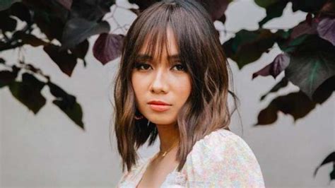 Makna Lagu Autumn Milik NIKI Ceritakan Hubungan Asmara yan.